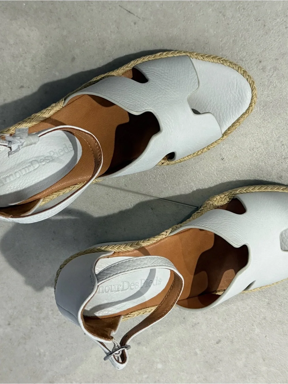 LAmour Des Pieds elegant white
